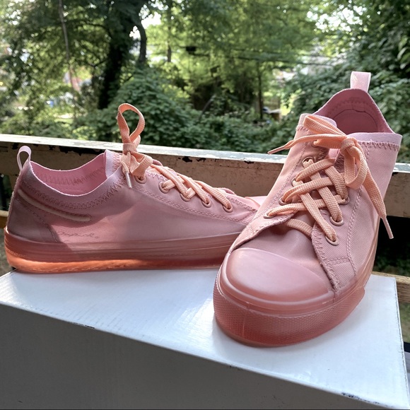 🤑SALE•🌟Low Top All Pink Mesh Sneakers With Gummy Sole 🎀 Qupid - Picture 1 of 11